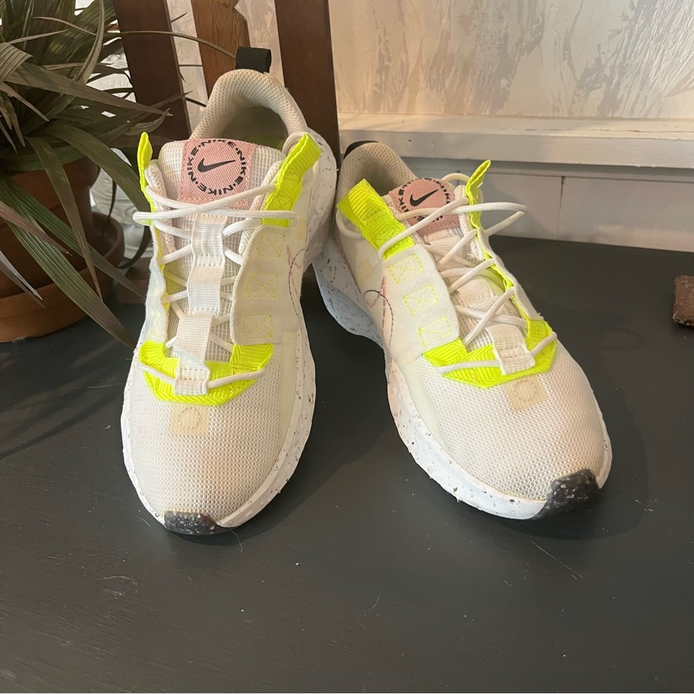 Nike Crater Impact Shoes Womens White Yellow Running Sneakers Athletic Sz 6